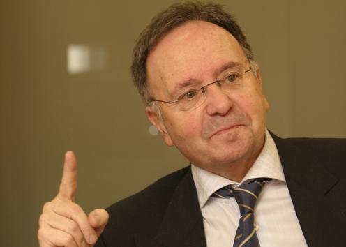 Bernad Miguel Bernad, presidente de Manos Limpias, no ha dudado en sentar a la estrella Garzón en el banquillo. Si estuviera en el Madrid, Raúl se echaba a temblar...